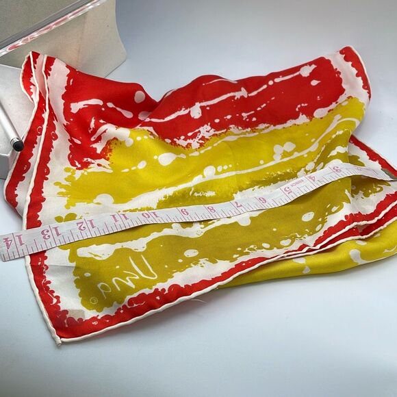 Vintage Vera Neumann long rectangular silk hand rolled scarf. - Picture 5 of 6